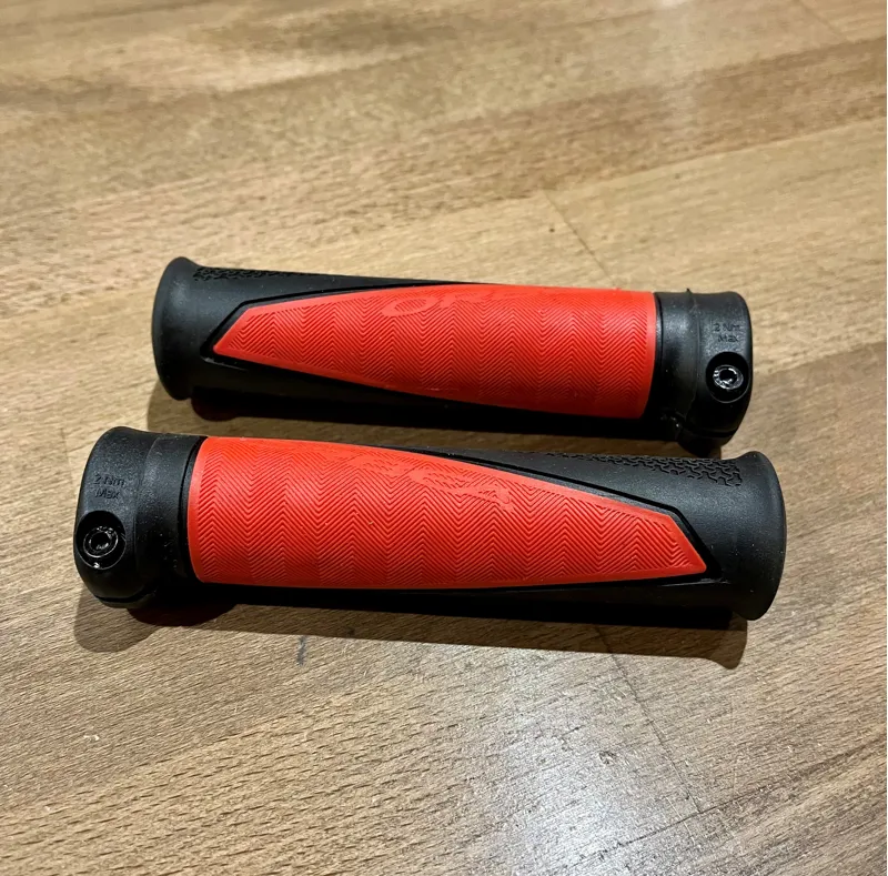 Orbea lock-on grips Black/Red
